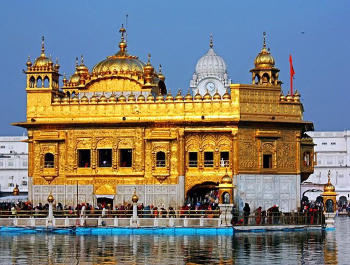 Đền làm bằng vàng